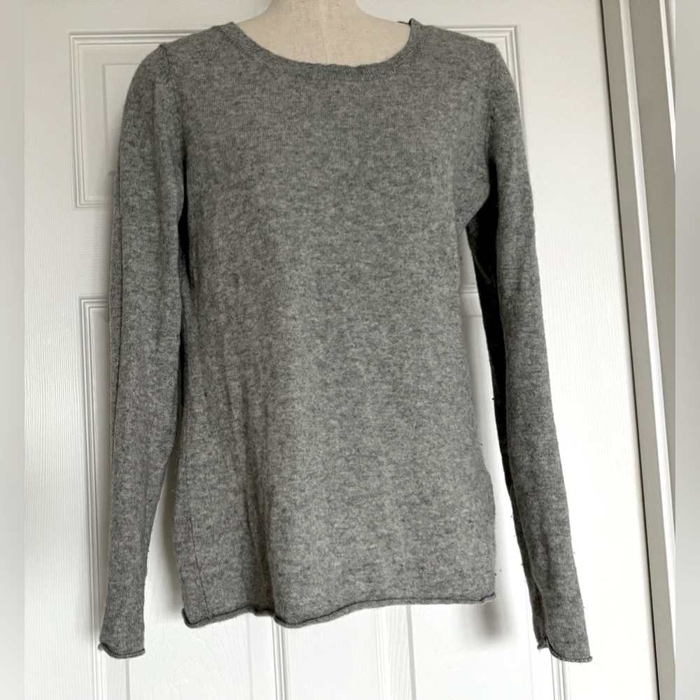 Cashmere Sweater - heather gray crewneck size Medium Old Navy.
